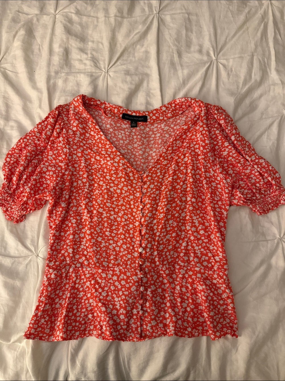 Banana Republic Coral and White Floral V-Neck Button Blouse